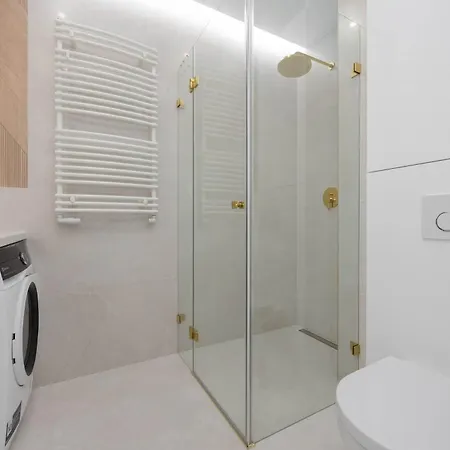 Modern With Balcony And Parking In Centrum By Renters Lejlighed