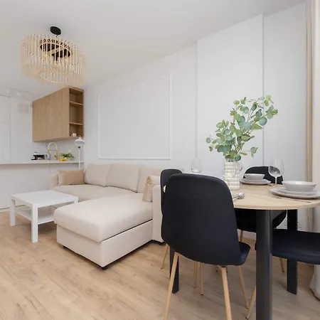 Modern With Balcony And Parking In Centrum By Renters