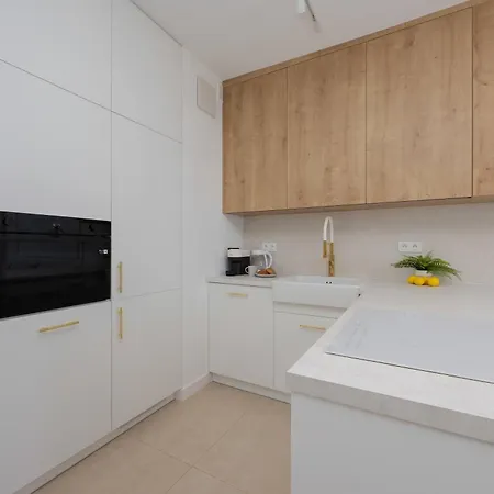Modern With Balcony And Parking In Centrum By Renters Lejlighed Warszawa