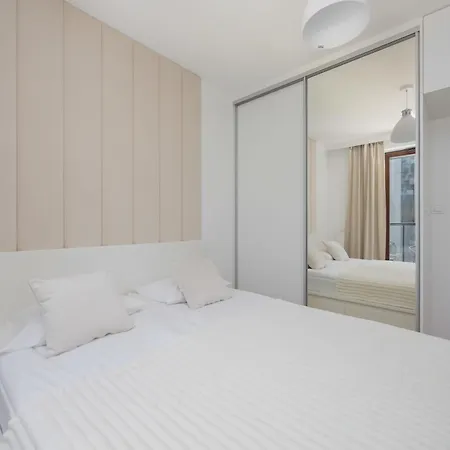 Lejlighed Modern With Balcony And Parking In Centrum By Renters