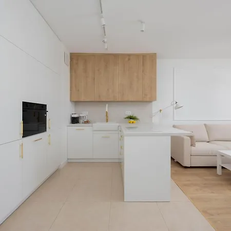 Modern With Balcony And Parking In Centrum By Renters Lejlighed