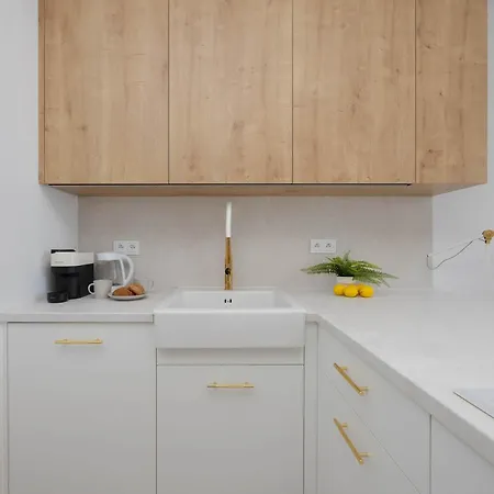Lejlighed Modern With Balcony And Parking In Centrum By Renters