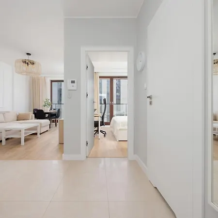 Modern With Balcony And Parking In Centrum By Renters Lejlighed Warszawa