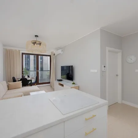 Modern With Balcony And Parking In Centrum By Renters Warszawa