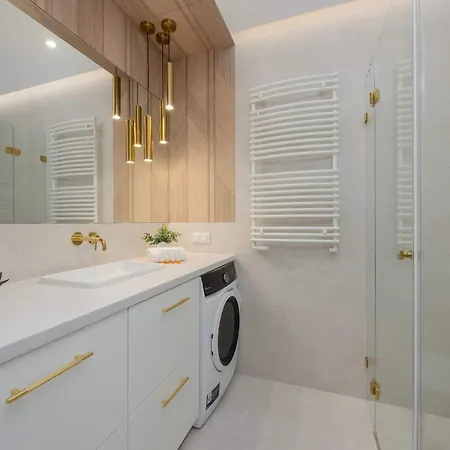 Modern With Balcony And Parking In Centrum By Renters Warszawa