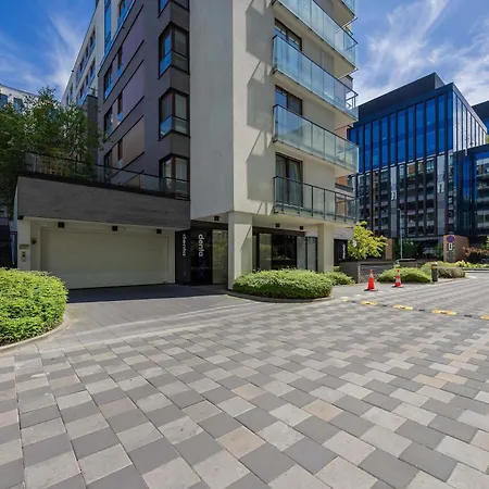 Modern With Balcony And Parking In Centrum By Renters * Warszawa